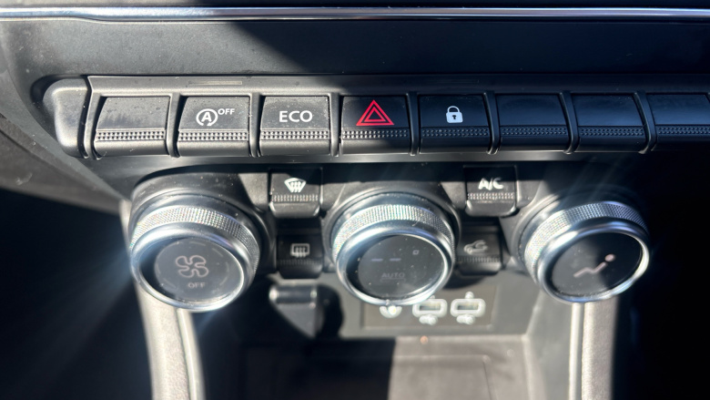 Renault Captur 1.3 TCE 130 Iconic 5dr Petrol Hatchback